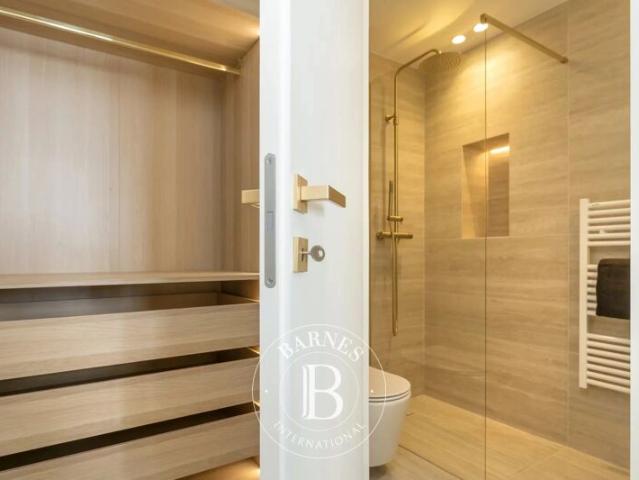 Paris 8ème, Studio 20 m² en location