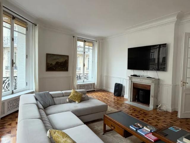 Paris 8ème Triangle d'Or | À deux pas de l'Avenue Montaigne / 3 chambres