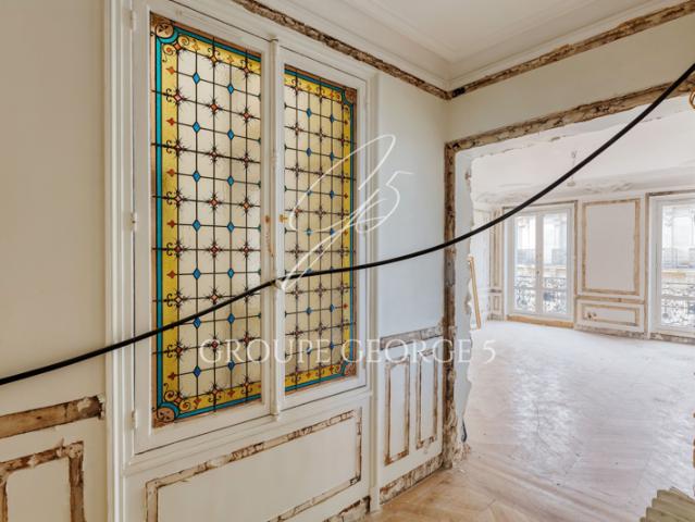 Paris 8ème Triangle d'Or. Appartement curé 125m2 dans im