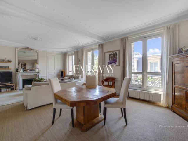 Paris 9e Trinité Appartement haussmannien familial 3 chambres