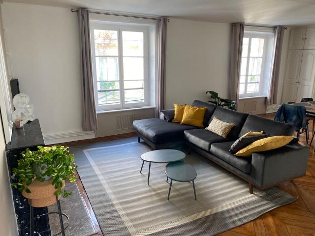 Paris 9th furnished 2 bedrooms apartment central and bright, Paris Amsterdam Apartments for Rent