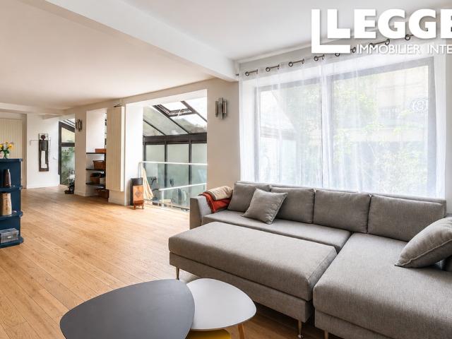 PARIS 10 | Faubourg Poissonnière | Rare maison familiale, trois chambres | 225m2 surface totale