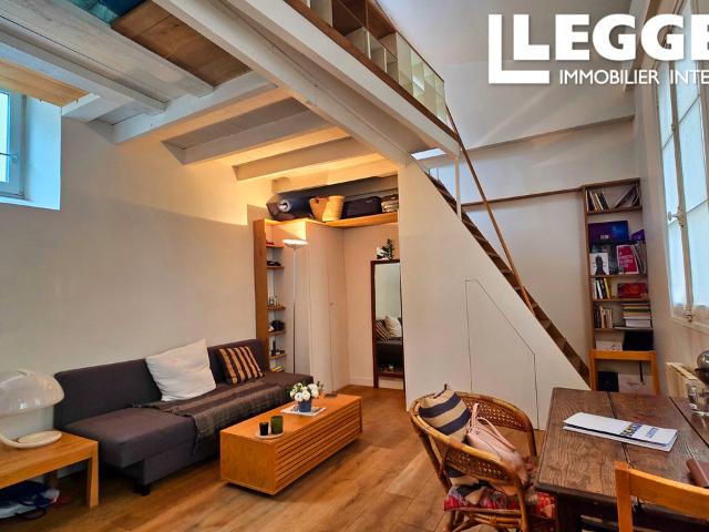 Paris 10e République, studio T1, 23m2+9,5m2 Mezzanine, 3m70 de HsP, 2e et dernier étage, traversant sur cour