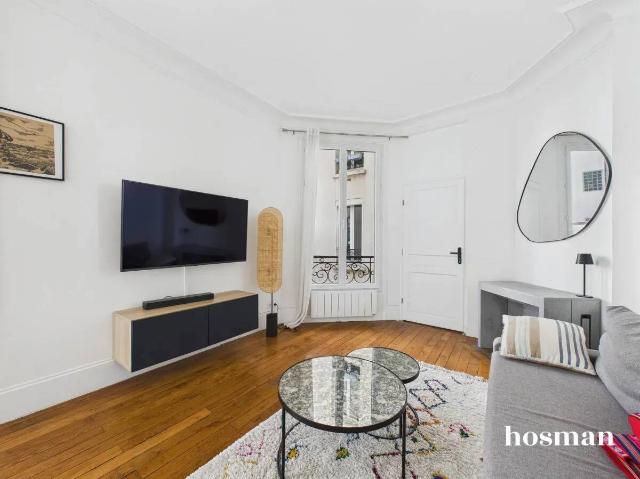 Paris 10e, rue Philippe de Girard: 2 pièces meublé haut de gamme, 43 m², rénové, vue dégagée