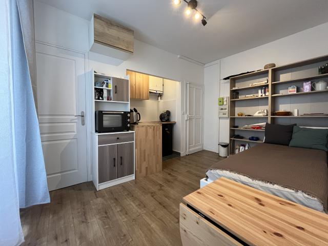 Paris 10ème rue Saint Marthe charmant 2 pièces de 25 m2 270.000€