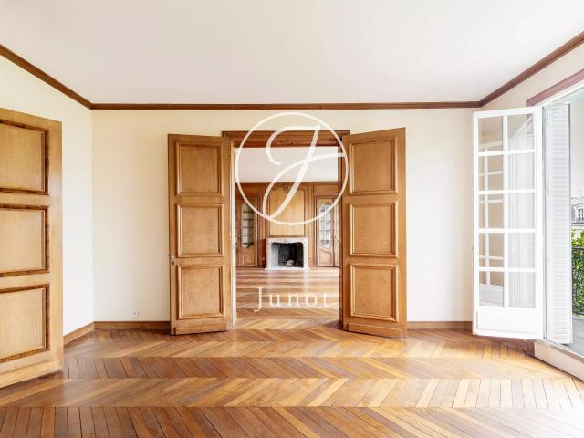 Paris 17e – PARC MONCEAU – Appartement à vendre – 8 pièces – 249 m² Carrez – 3/4 chambres – Grand balcon filant – Adresse prestigieuse