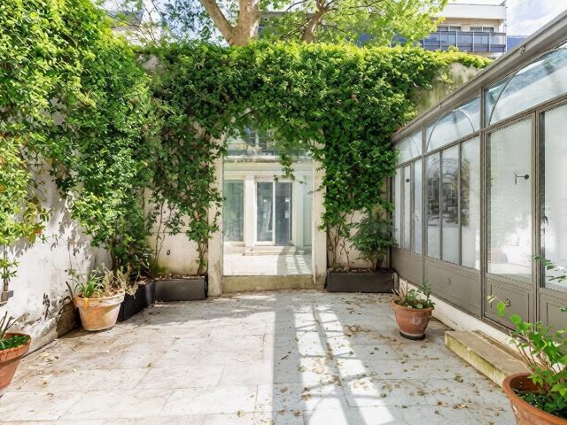 Paris 17e Plaine Monceau / Villers / Malesherbes À deux. 401m² Levallois Perret