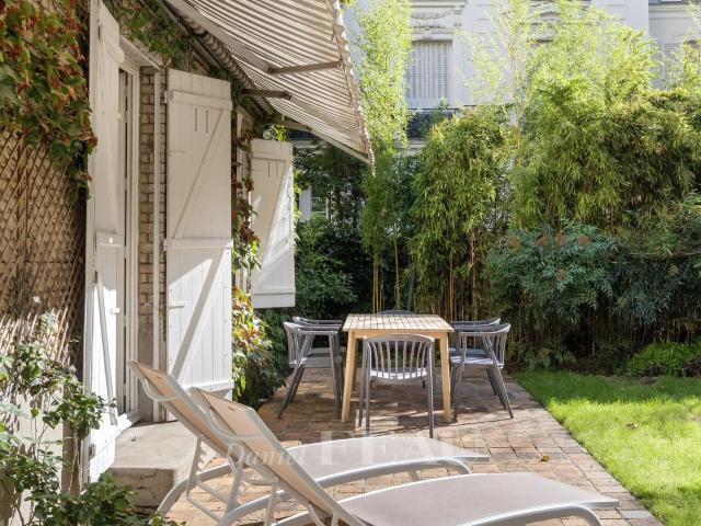 Paris 17e Villa des Ternes Belle maison avec grand jardi. 115m² Paris 17ème