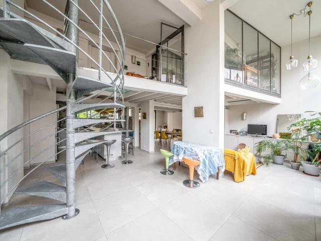 Paris 14e — Loft d’artiste unique dans une cour intérieure c. 152m² Paris 6ème