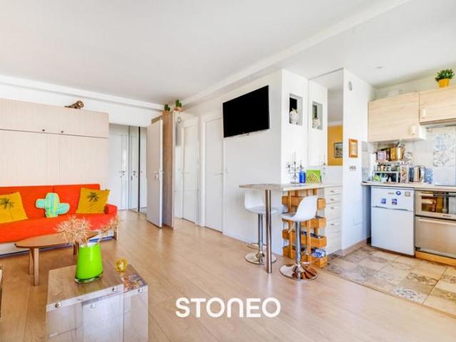 PARIS 15 VOLONTAIRES: studio avec balcon sur jardin
