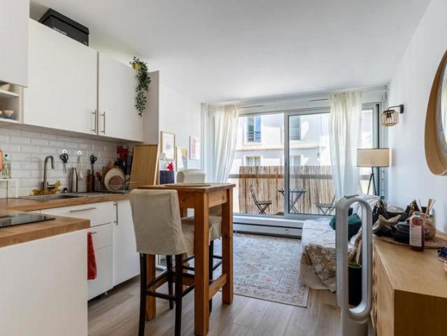 PARIS 15? – GRENELLE / DUPLEIX – GRAND STUDIO RÉNOVÉ AVEC BALCON