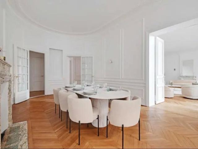 ? Paris 16? – Avenue Foch / Place Victor Hugo – Appartement d’exception 250 m² – Haussmannien de prestige