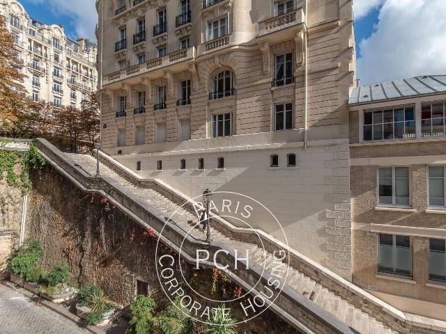 Paris 16e, 5 pièces meublé refait à neuf