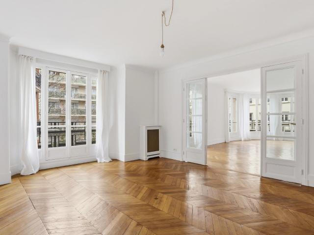 Paris 16e Dans un remarquable immeuble en pierre de taille. 190m² Paris 16Ème