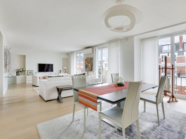 Paris 16e Sud Porte de Saint Cloud 174 m2 rénovés Balcon 3 c. 174m² Paris 16ème