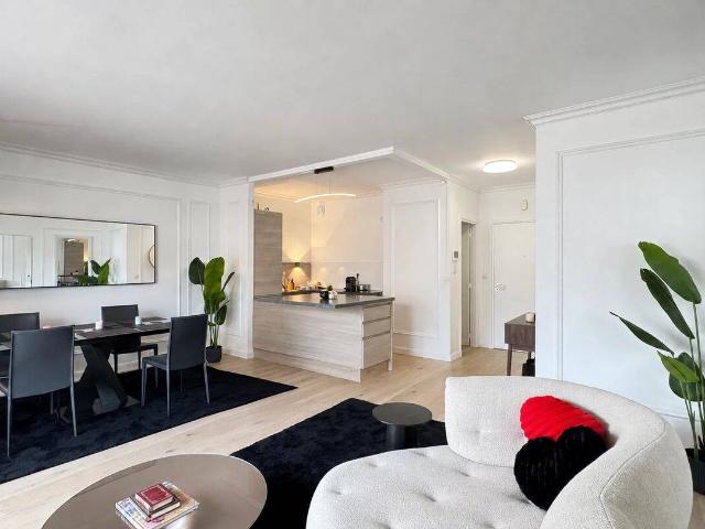Paris 16e – Passy | Deux pièces meublé avec vue sur la Tour Eiff