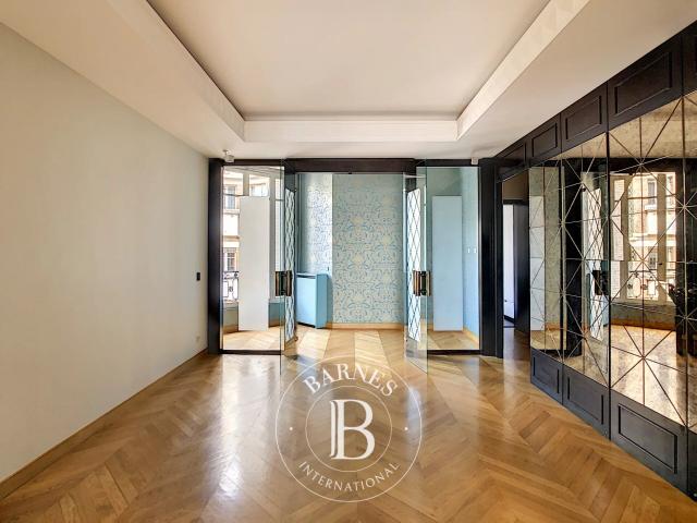 Paris 16ème, Appartement 3 Chambres 228 m² en location