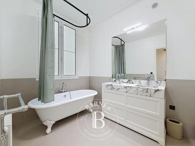 Paris 16ème, Appartement 2 Chambres 61 m² en location