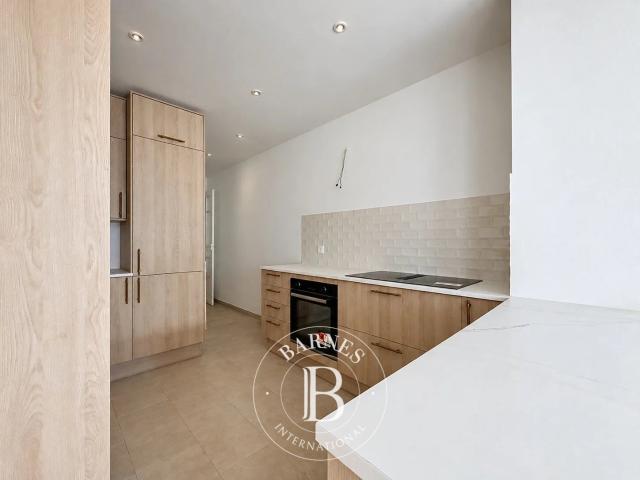 Paris 16ème, Appartement 3 Chambres 111 m² en location