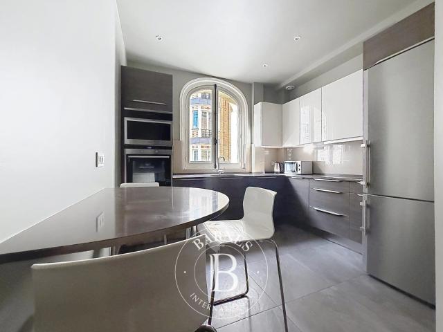 Paris 16ème, Appartement 3 Chambres 130 m² en location