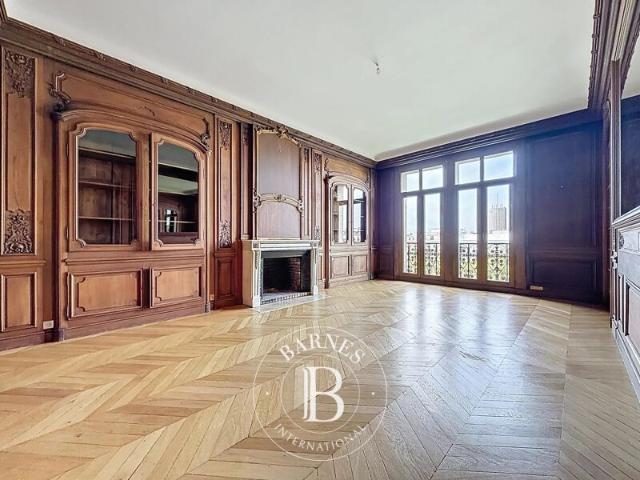 Paris 16ème, Appartement 3 Chambres 360 m² en location