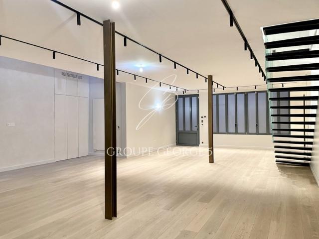 Paris 18 eme proche Abesses Maison en duplex indépendan