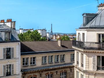 Paris 18e – Montmartre | Rare 2 pièces avec balcon filant et vue Tour Eiffel