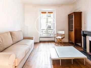 Paris 18e RUE DES TROIS FRÈRES / ABBESSES / LEPIC Studio meublé 31,65 m² carrez