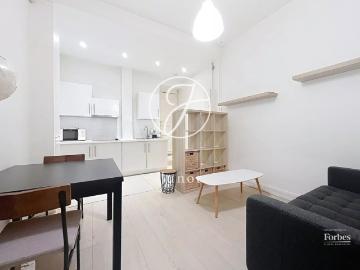 Paris 18e RUE LAPEYRÈRE / JULES JOFFRIN Appartement à louer 2 pièces meublé 29,88m² Carrez 1 chambre