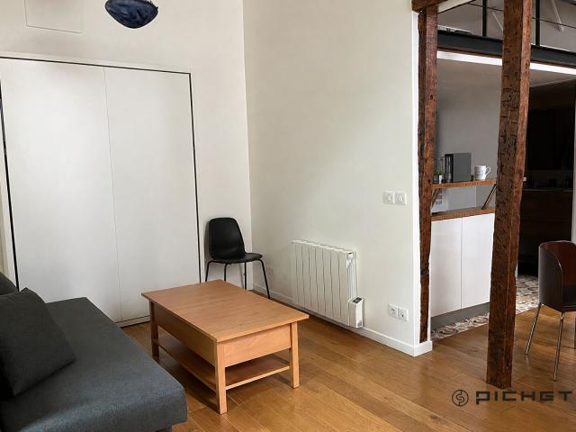 Paris 1er Rue de la Cossonnerie Appartement de charme vendu occupé en bail meublé