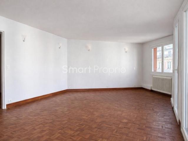 Au coeur de TELEGRAPHE 80 m2 lumineux avec balcon et vue su