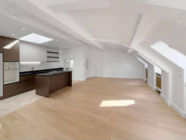 Paris 2 à louer vide superbe appartement refait à neuf dernier
