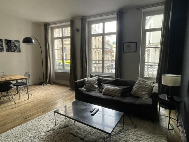Paris 2ᵉ – Rue Poissonnière – Beau 3 pièces de caractère – 2ᵉ étage