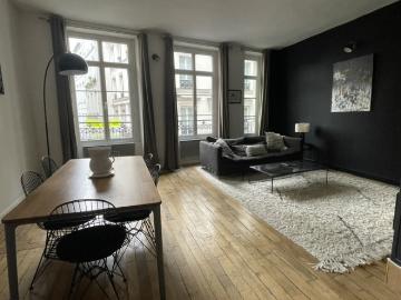 Paris 2ᵉ – Rue Poissonnière – Beau 3 pièces de caractère – 2ᵉ étage