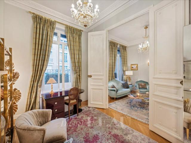 Paris 2e Pied à terre, rue de la Paix 73m² Paris 2ème