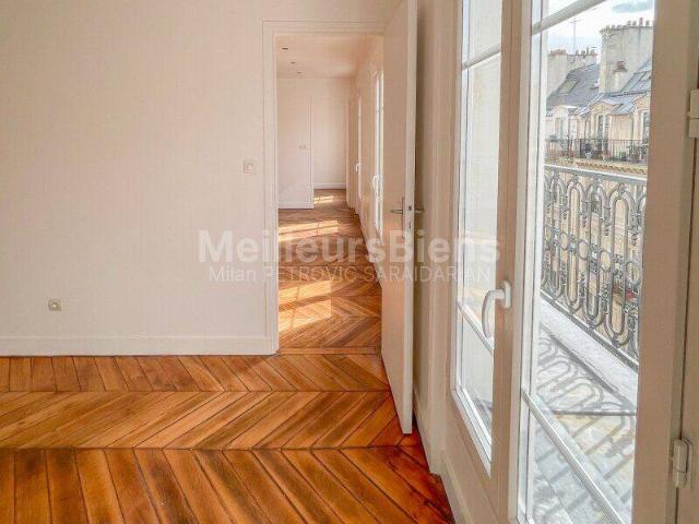 Paris 2ème A LOUER Magnifique 5 Pièces de 130 m² avec balcon