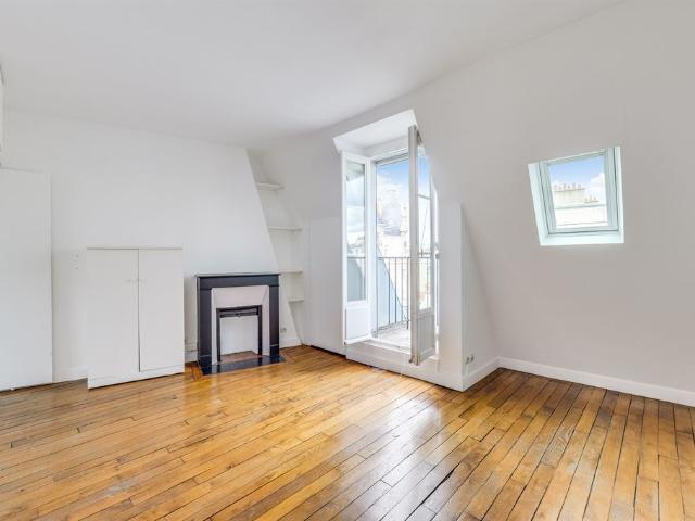 Paris 3e – Le Marais – 2 pièces au dernier étage avec ascenseur