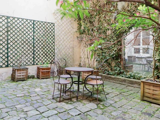 Paris 3e MARCHE DES ENFANTS ROUGES Profession libérale à vendre 4 pièces 133.7m² Carrez