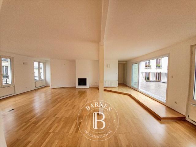 Paris 3ème, Appartement 3 Chambres 132 m² en location