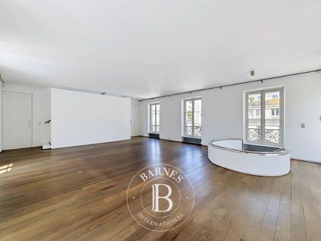 Paris 3ème, Appartement 3 Chambres 217 m² en location