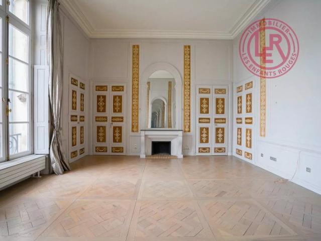 Paris 3ème Enfants Rouges Rue Pastourelle Superbe duplex dans une copropriété d'exception