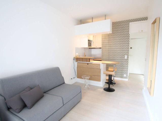 PARIS V rue Mouffetard studio meublé 18,61 m2