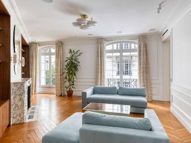PARIS VII Appartement 5 pièces Quartier Gros Caillou 9554
