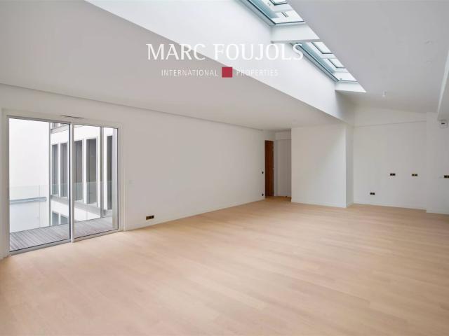 Paris Viii Faubourg Saint Honoré: appartement d'angle de 11. 115m² Paris 8ème