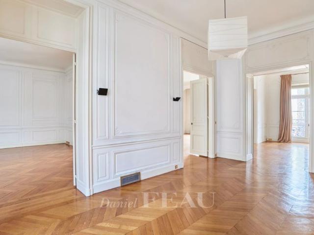 Paris VIIIe Avenue Montaigne