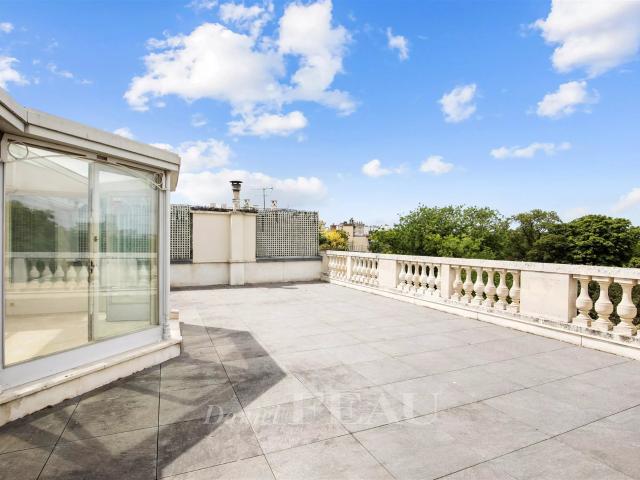 Paris VIIIe Parc Monceau Duplex dernier étage de 252 m². 251m² Paris 8ème