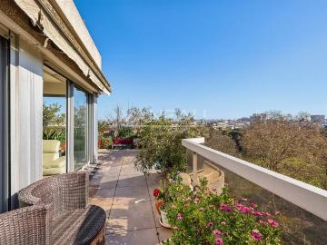 Paris XIVe: Parc Montsouris: Duplex au dernier étage avec. 135m² Paris 14ème