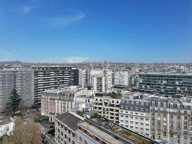 PARIS XV | VUE PANORAMIQUE AVEC SOLARIUM ET PISCINE