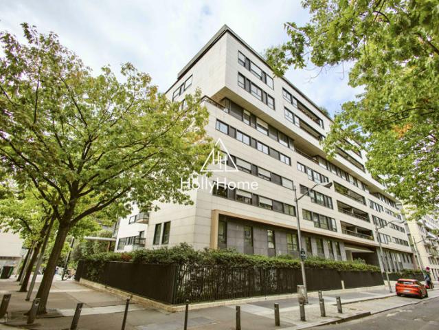 Paris XV Appartement de standing T4 avec Box / Proche du cha