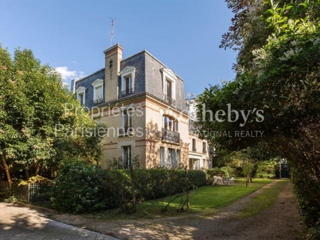 Paris XVI Ensemble immobilier d'exception